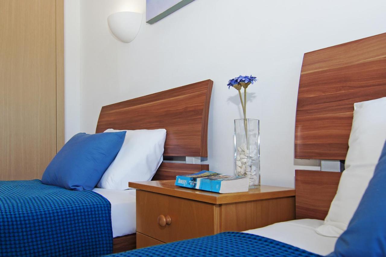 Calypso - Coralli Beachfront Apartment Protarász Kültér fotó